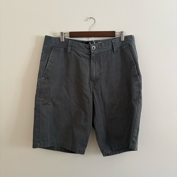 Volcom Men’s Grey Casual Shorts 36 skater grunge beach - Picture 3 of 9